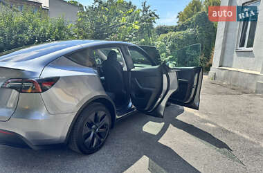 Позашляховик / Кросовер Tesla Model Y 2024 в 