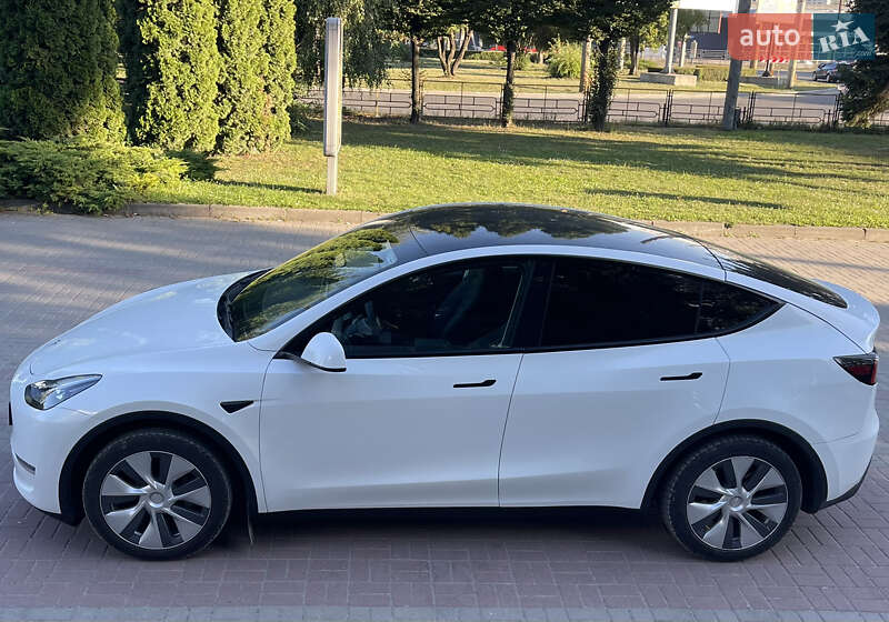 Tesla Model Y 2023