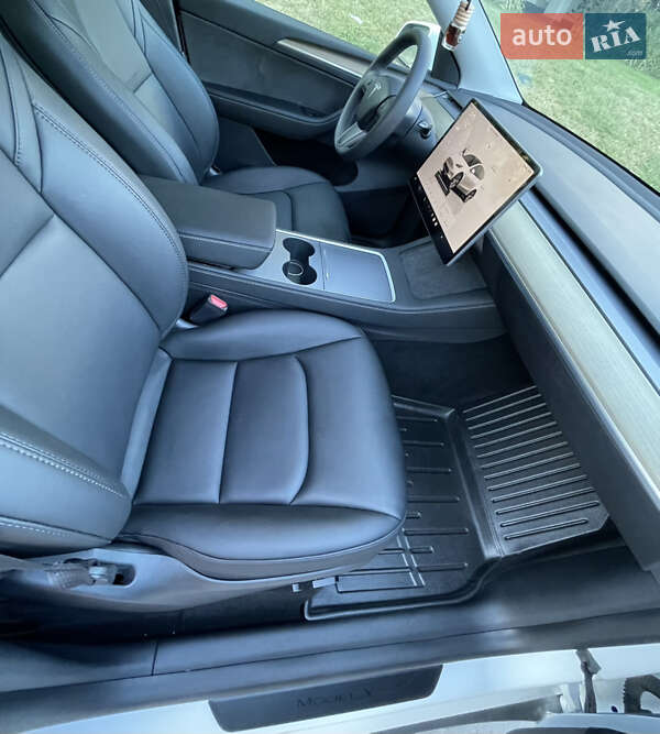 Позашляховик / Кросовер Tesla Model Y 2023 в Тернополі
