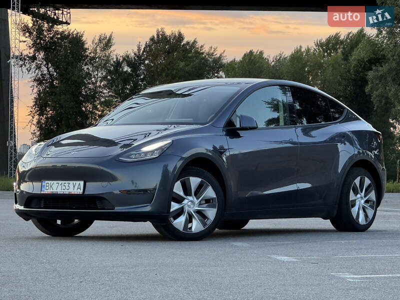 Внедорожник / Кроссовер Tesla Model Y 2023 в Киеве