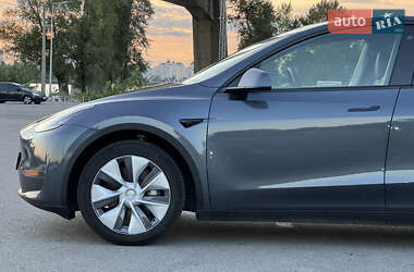 Позашляховик / Кросовер Tesla Model Y 2023 в 