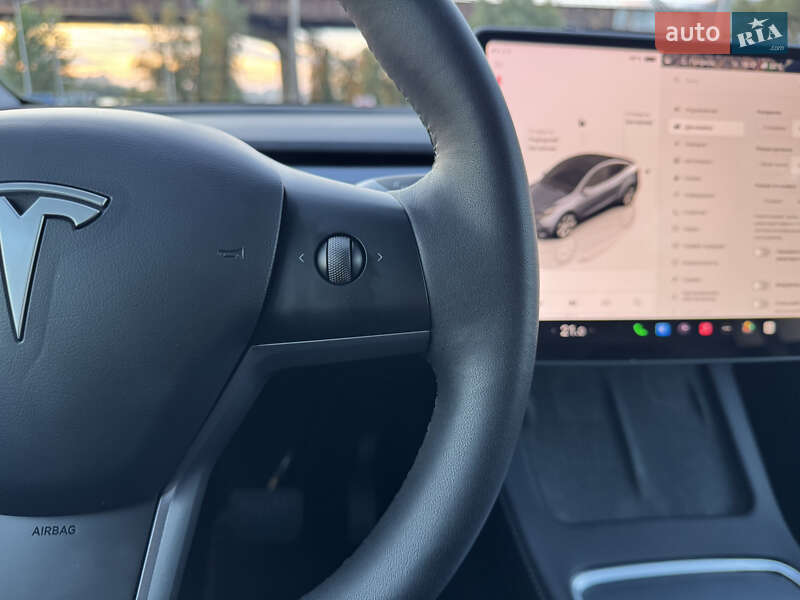 Внедорожник / Кроссовер Tesla Model Y 2023 в Киеве