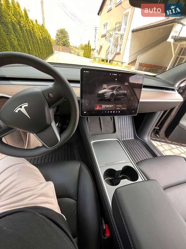 Внедорожник / Кроссовер Tesla Model Y 2024 в Львове