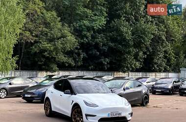 Позашляховик / Кросовер Tesla Model Y 2023 в 