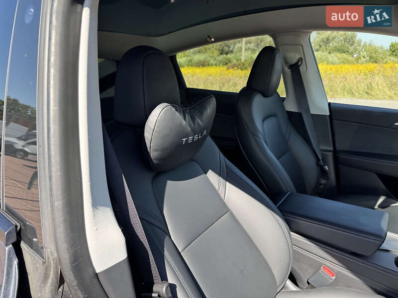Внедорожник / Кроссовер Tesla Model Y 2022 в Ровно