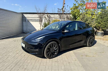 Позашляховик / Кросовер Tesla Model Y 2024 в 