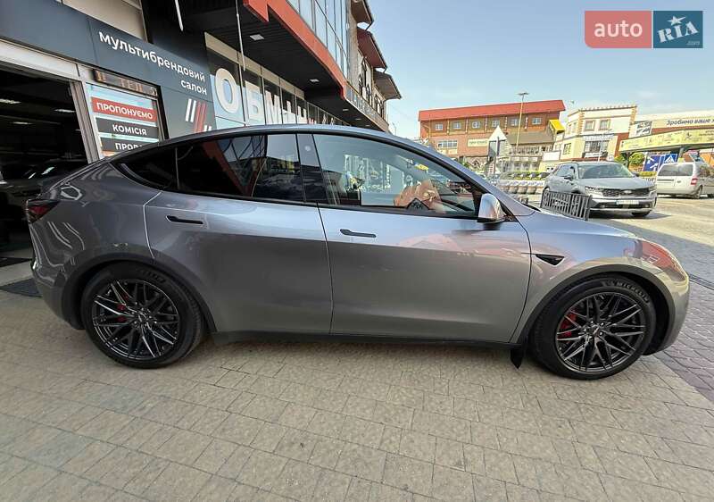 Внедорожник / Кроссовер Tesla Model Y 2023 в Львове