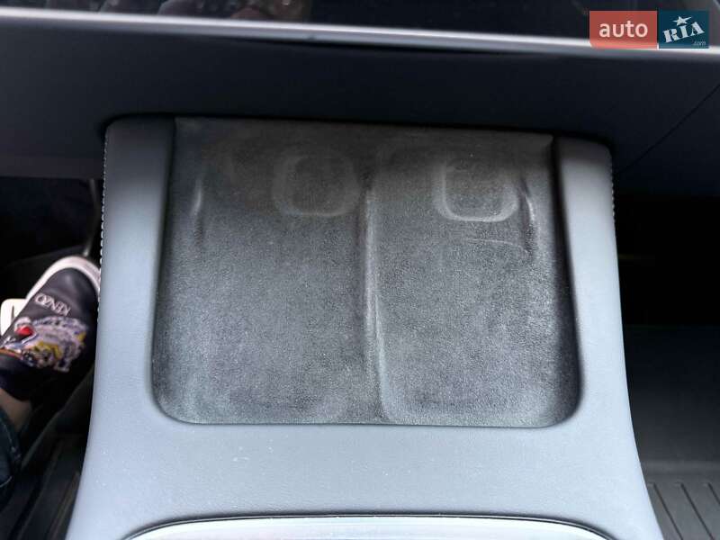 Внедорожник / Кроссовер Tesla Model Y 2023 в Львове