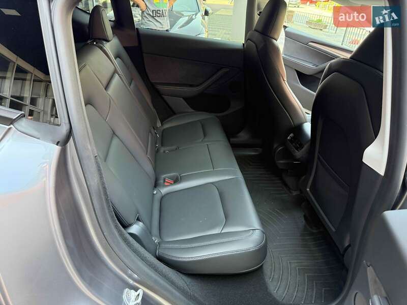 Внедорожник / Кроссовер Tesla Model Y 2023 в Львове