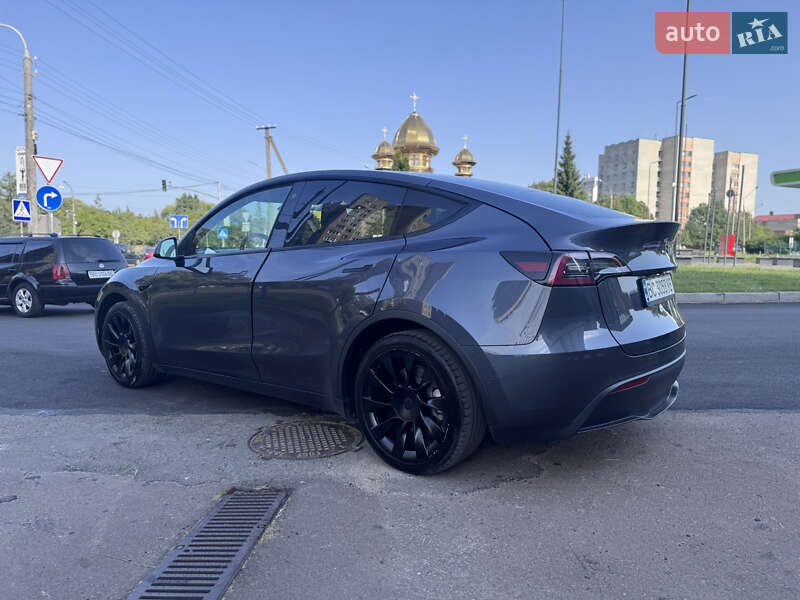 Внедорожник / Кроссовер Tesla Model Y 2021 в 