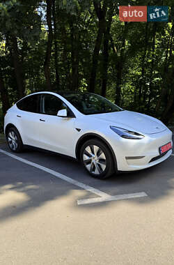 Позашляховик / Кросовер Tesla Model Y 2024 в 