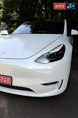 Позашляховик / Кросовер Tesla Model Y 2024 в 