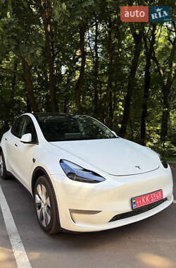 Позашляховик / Кросовер Tesla Model Y 2024 в 