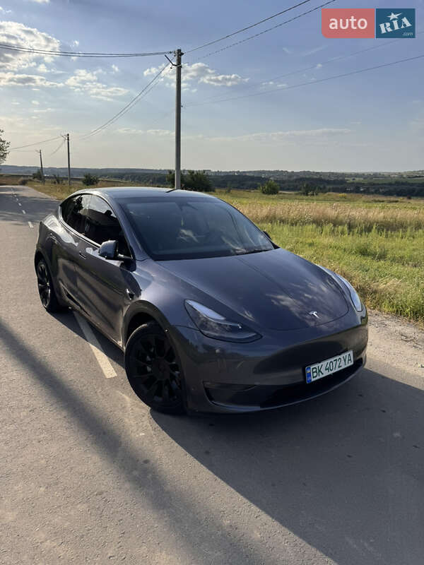 Tesla Model Y 2023