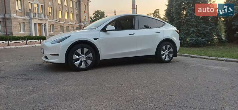 Tesla Model Y 2023