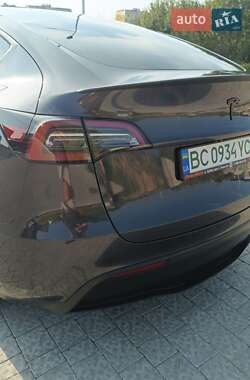 Позашляховик / Кросовер Tesla Model Y 2024 в 