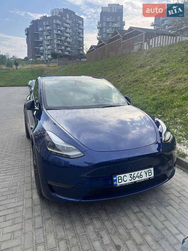 Позашляховик / Кросовер Tesla Model Y 2023 в 