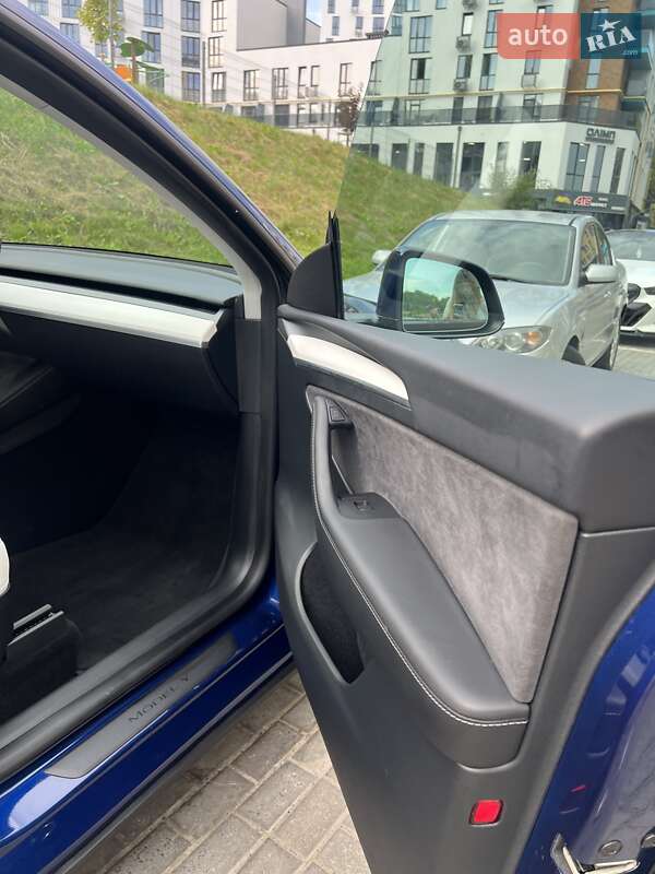 Внедорожник / Кроссовер Tesla Model Y 2023 в Львове