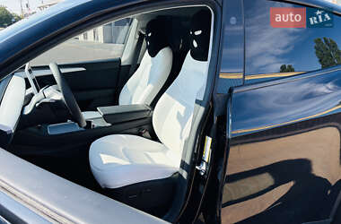 Позашляховик / Кросовер Tesla Model Y 2024 в 