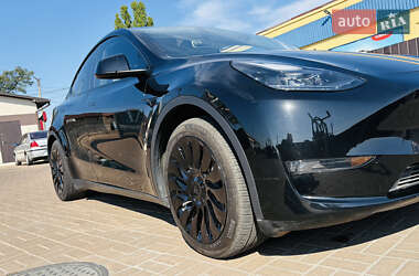 Позашляховик / Кросовер Tesla Model Y 2024 в 
