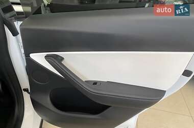 Позашляховик / Кросовер Tesla Model Y 2021 в 