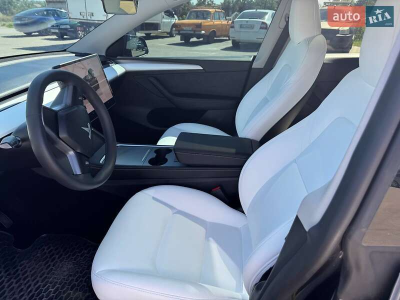 Внедорожник / Кроссовер Tesla Model Y 2024 в Киеве