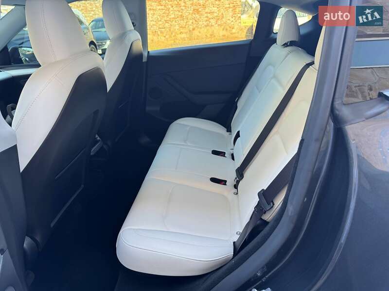 Внедорожник / Кроссовер Tesla Model Y 2024 в Киеве