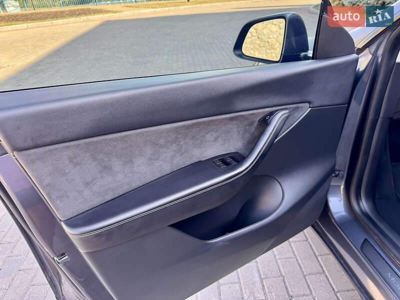 Позашляховик / Кросовер Tesla Model Y 2021 в Харкові фото 28 Позашляховик / Кросовер Tesla Model Y 2021 в Харкові