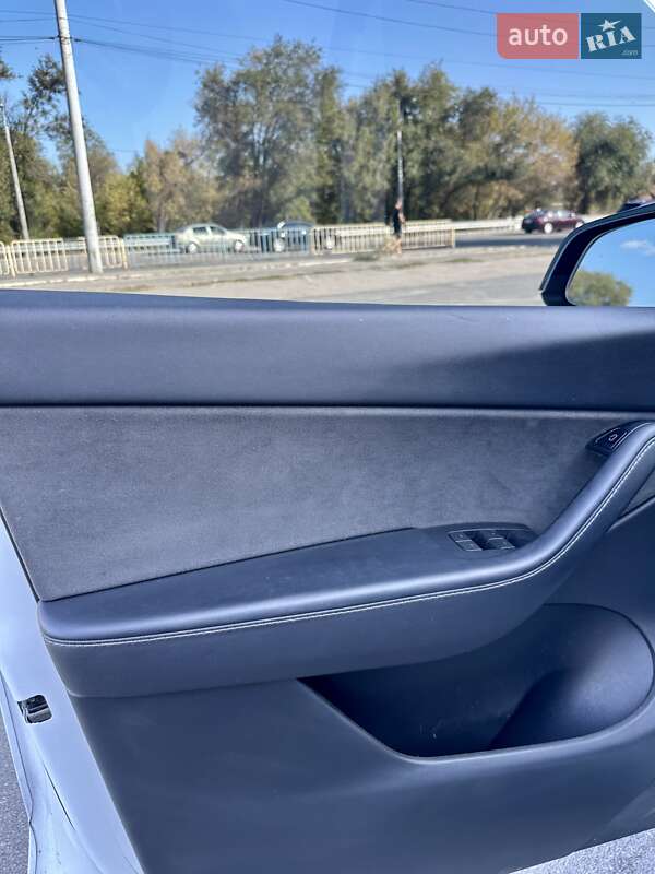 Позашляховик / Кросовер Tesla Model Y 2022 в Дніпрі