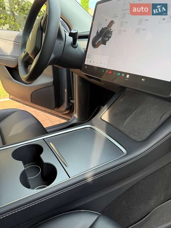 Внедорожник / Кроссовер Tesla Model Y 2021 в Стрые