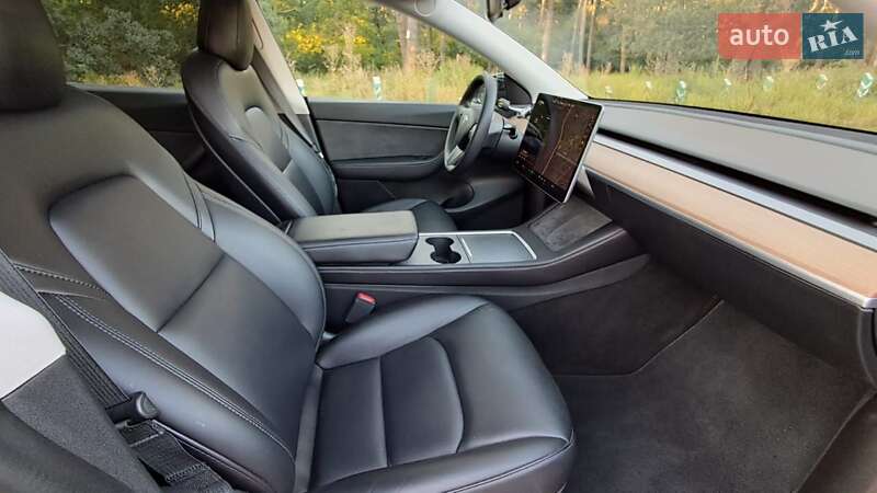 Позашляховик / Кросовер Tesla Model Y 2021 в Києві
