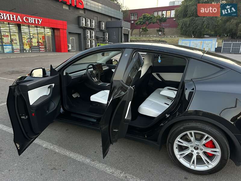 Позашляховик / Кросовер Tesla Model Y 2022 в Кам'янському