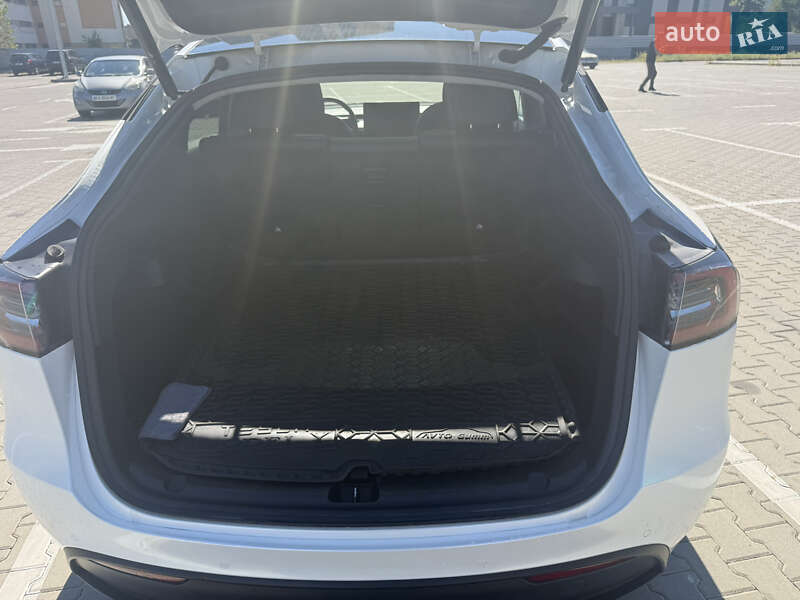 Внедорожник / Кроссовер Tesla Model Y 2022 в Киеве