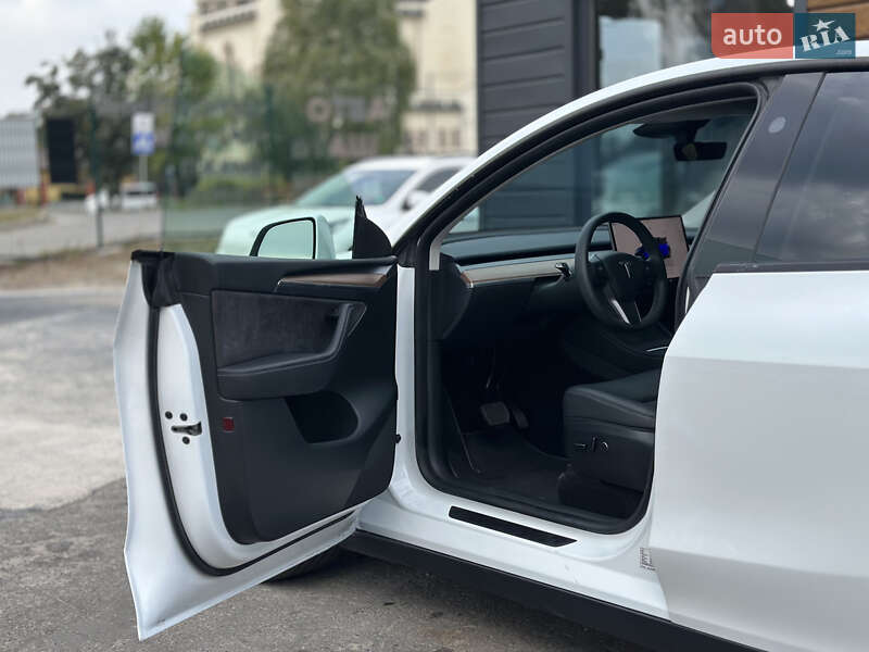 Позашляховик / Кросовер Tesla Model Y 2023 в Шептицькому