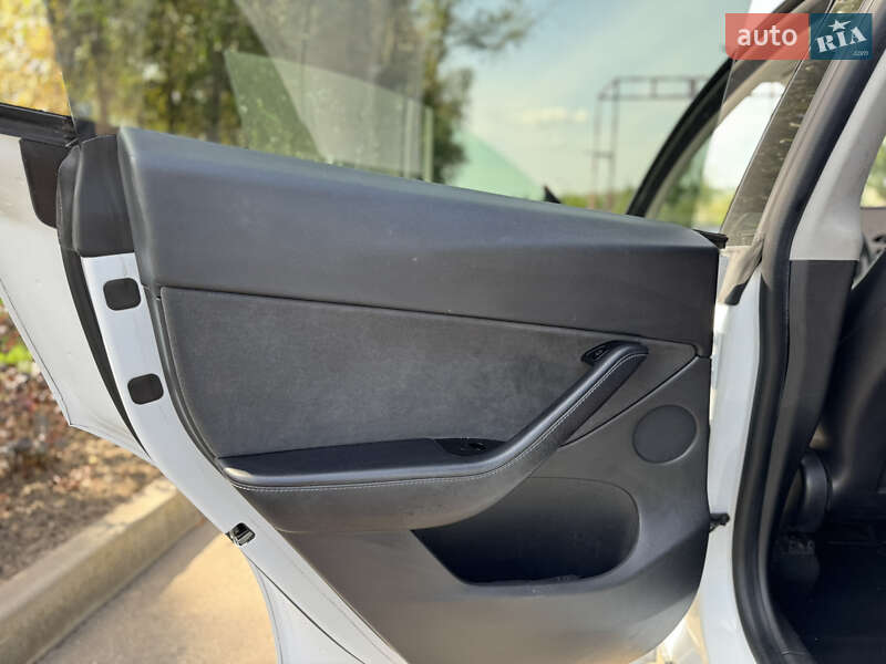 Позашляховик / Кросовер Tesla Model Y 2021 в Краматорську