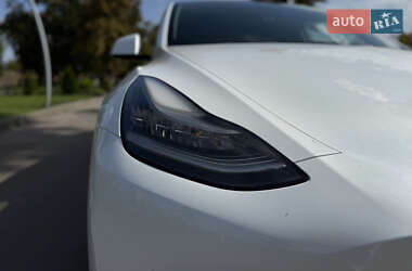 Позашляховик / Кросовер Tesla Model Y 2021 в 
