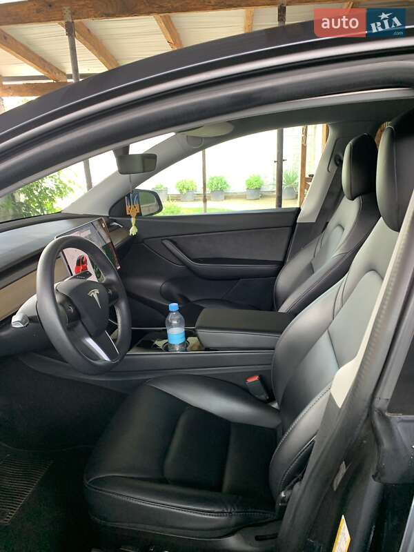 Позашляховик / Кросовер Tesla Model Y 2021 в Новомосковську