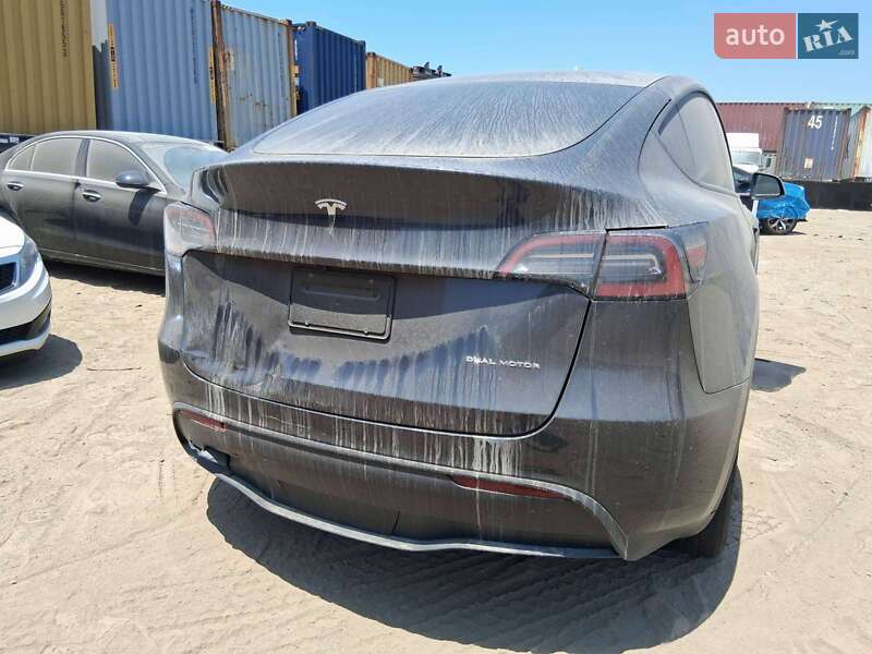 Позашляховик / Кросовер Tesla Model Y 2024 в 