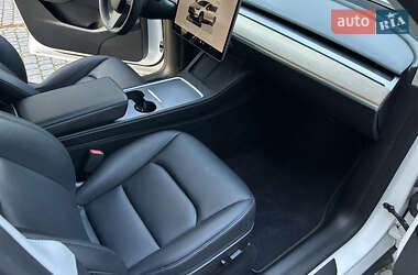 Позашляховик / Кросовер Tesla Model Y 2022 в  фото 15 Позашляховик / Кросовер Tesla Model Y 2022 в
