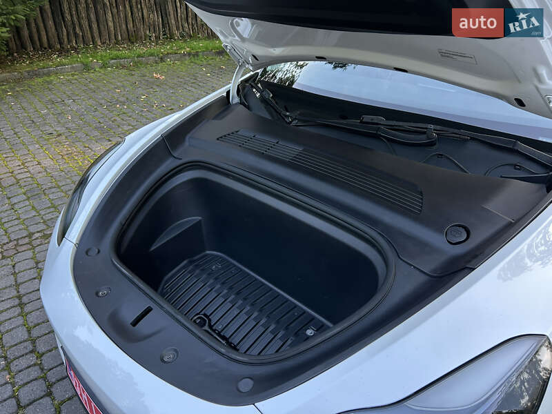 Внедорожник / Кроссовер Tesla Model Y 2022 в Львове