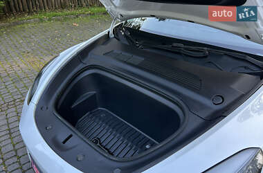 Позашляховик / Кросовер Tesla Model Y 2022 в  фото 31 Позашляховик / Кросовер Tesla Model Y 2022 в