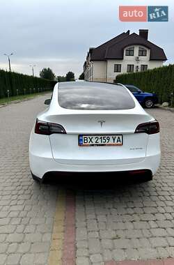 Позашляховик / Кросовер Tesla Model Y 2024 в 