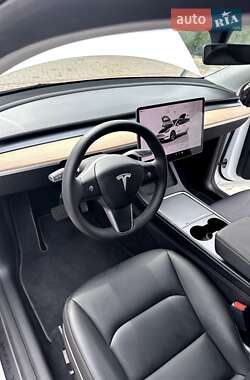Позашляховик / Кросовер Tesla Model Y 2024 в 