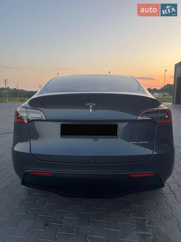 Позашляховик / Кросовер Tesla Model Y 2021 в Чернівцях