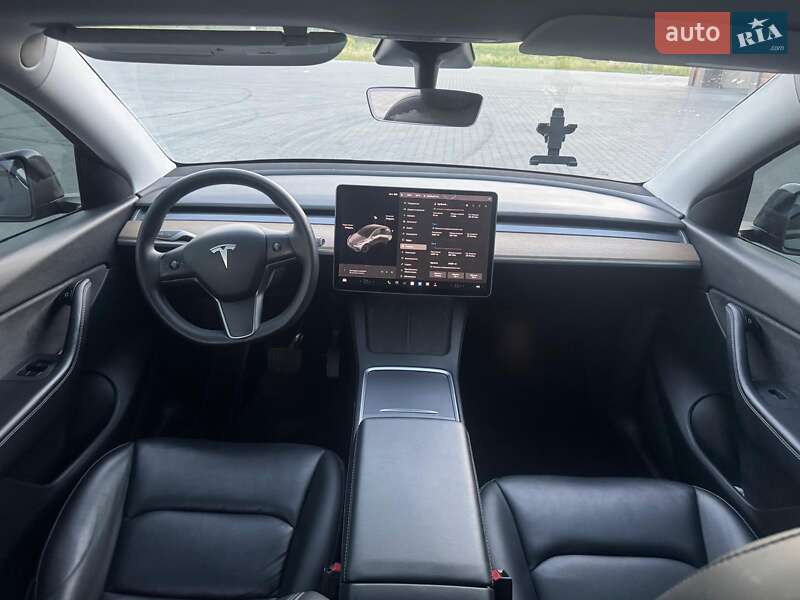 Позашляховик / Кросовер Tesla Model Y 2021 в Чернівцях
