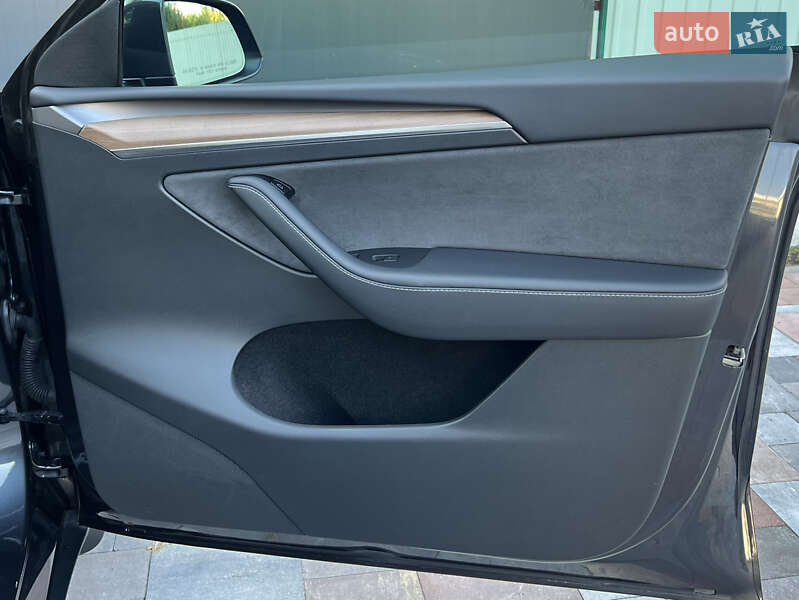 Позашляховик / Кросовер Tesla Model Y 2024 в Києві