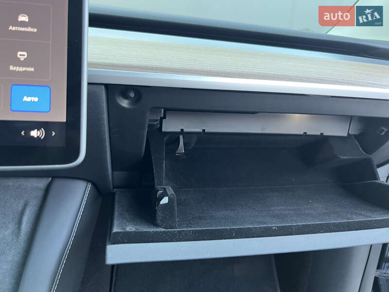 Позашляховик / Кросовер Tesla Model Y 2024 в Києві