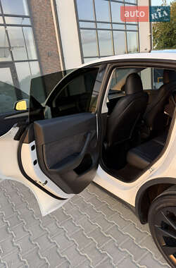 Внедорожник / Кроссовер Tesla Model Y 2022 в 