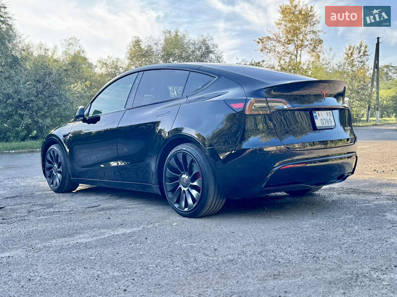 Позашляховик / Кросовер Tesla Model Y 2024 в Києві