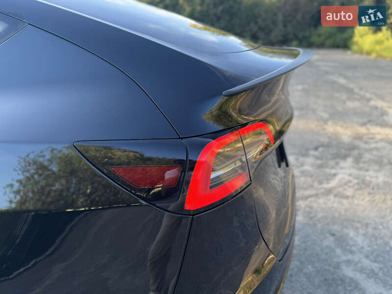 Позашляховик / Кросовер Tesla Model Y 2024 в Києві